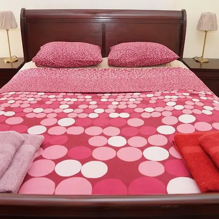 Two Bedroom Whit Sea View * 拉纳卡
